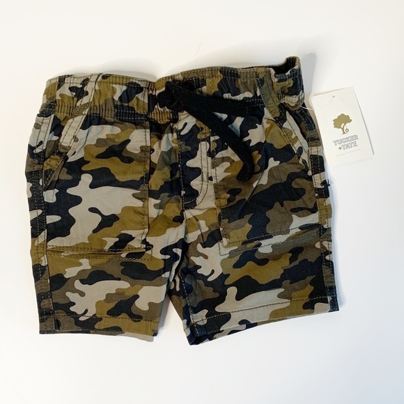 TUCKER + TATE STEEZY CAMO PRINT SHORTS - Picture 2 of 5